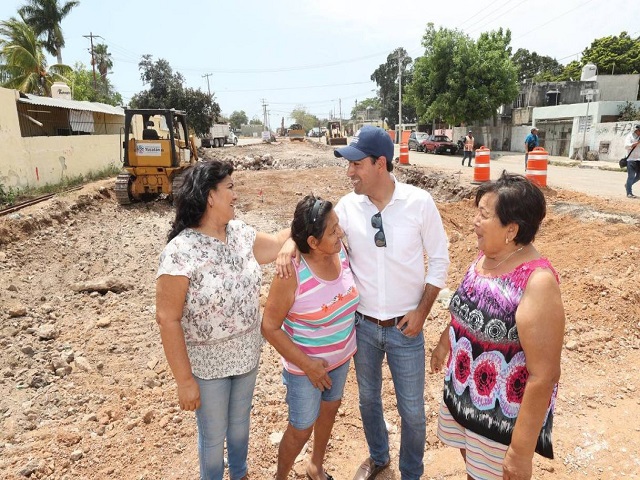 Supervisa el Gobernador los trabajos de construcción del corredor