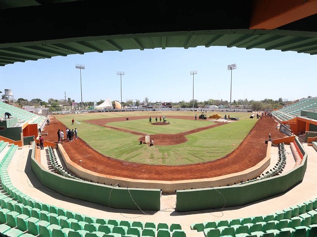 El Gobernador Mauricio Vila visita el parque de béisbol de Kanasín, nueva casa de los Leones
