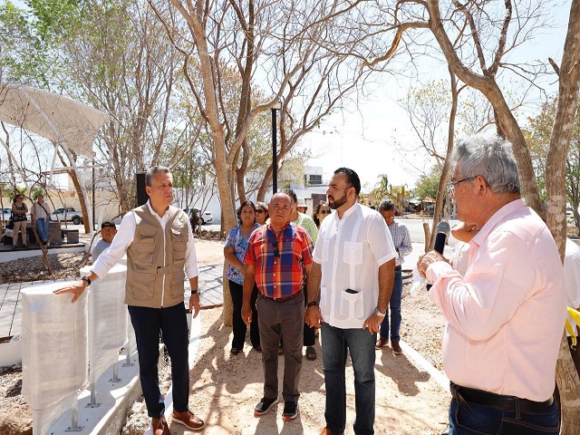Vecinos del fraccionamiento “Los Héroes” nombran un nuevo parque “Familias Unidas”