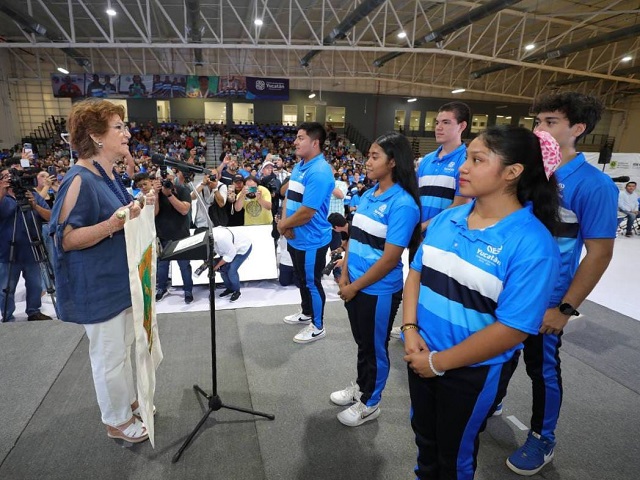 Abandera María Dolores Fritz Sierra, delegación yucateca que irá a los Nacionales CONADE 2024