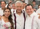 Acompañan Huacho Díaz Mena y su esposa a López Obrador en su última gira por Yucatán