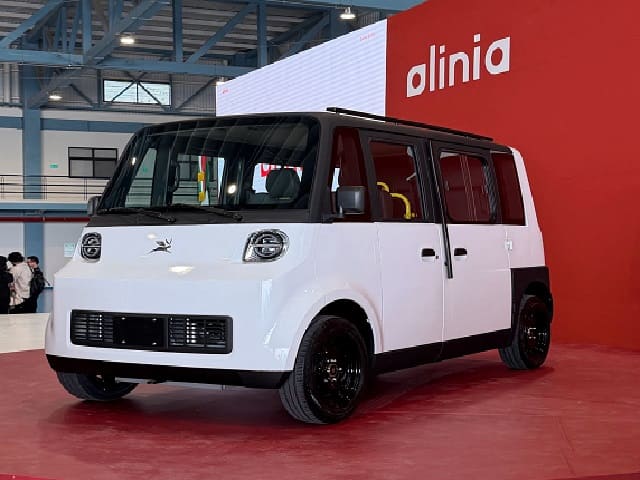 ‘Olinia’, el primer auto eléctrico mexicano que manejó Claudia Sheinbaum