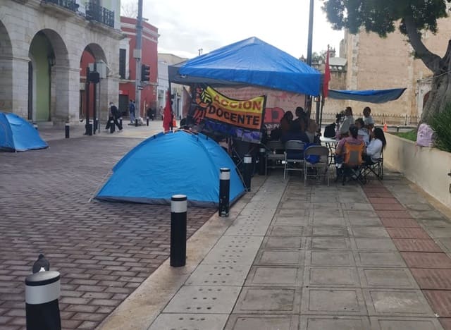 Magisterio yucateco respalda protestas nacionales pese a las lluvias