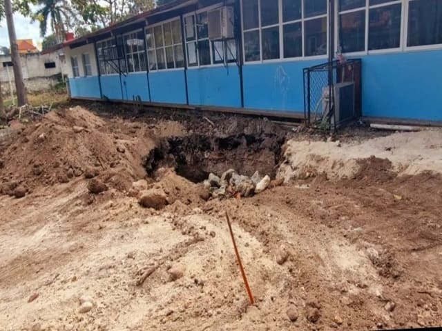  Detectan varios socavones en primaria de Ticul y piden ayuda