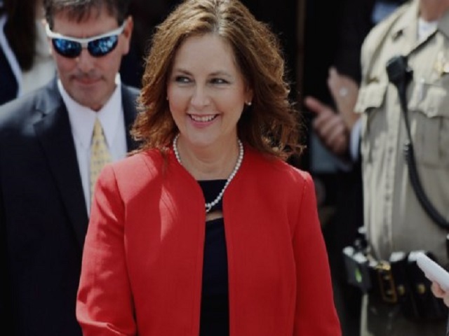 La hermana del fallecido senador Graham terminará su mandato en el Senado como pidió Trump