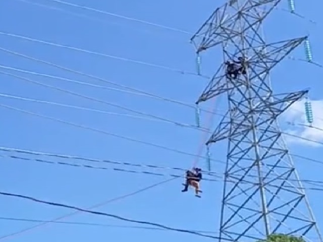 Operativo de rescate evita tragedia en torre de alta tensión en Juan Pablo II