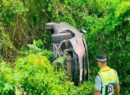 Volcadura deja a joven conductora involucrada en accidente