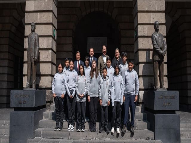 Niñas y niños yucatecos se reúnen con Mario Delgado junto a Joaquín Díaz Mena
