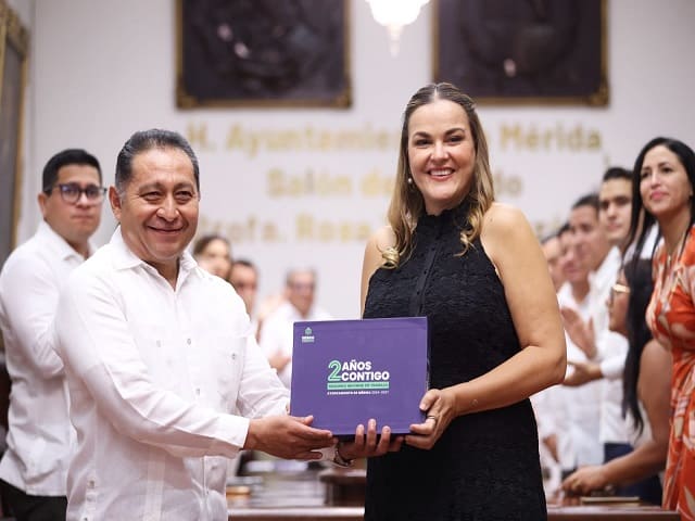 Presenta Cecilia Patrón ante el Cabildo de Mérida su segundo informe de gobierno