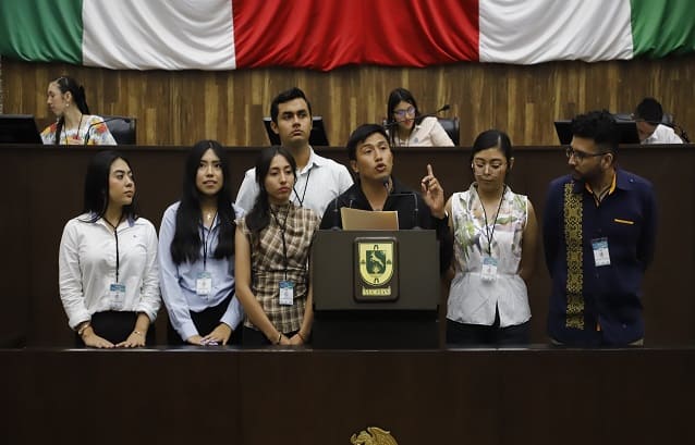 Jóvenes viven de cerca el trabajo legislativo en el Congreso del Estado