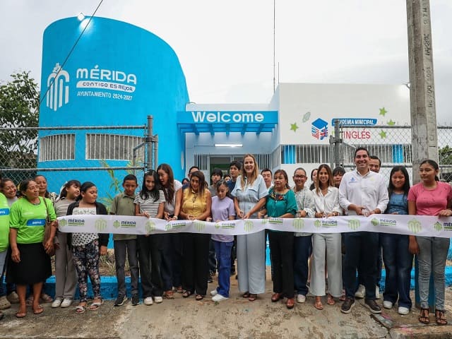 Inaugura Cecilia Patrón la primera Academia Municipal de inglés en una comisaría