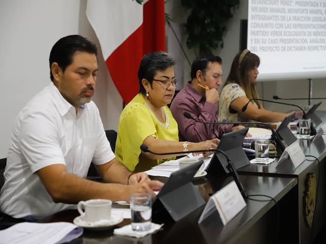Comisión de Educación aprueba reconocimientos a tres instituciones emblemáticas de Yucatán