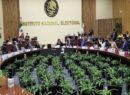 Suman 15 renuncias en el INE en medio de controversia por Taddei